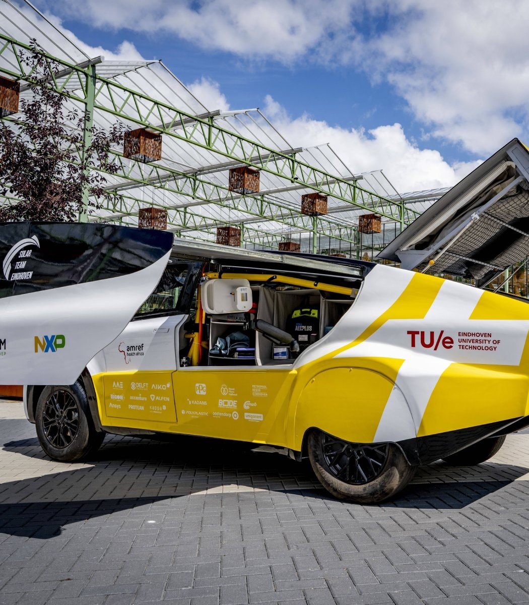 Solar-powered ambulance tested in Kenya Solar-powered ambulance tested in Kenya