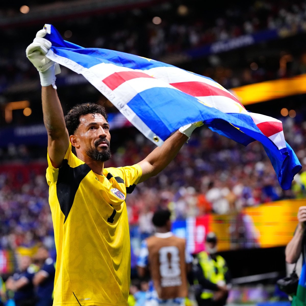 Cape Verde goalkeeper Vozinha gains 6M followers (photo 2 of 2)