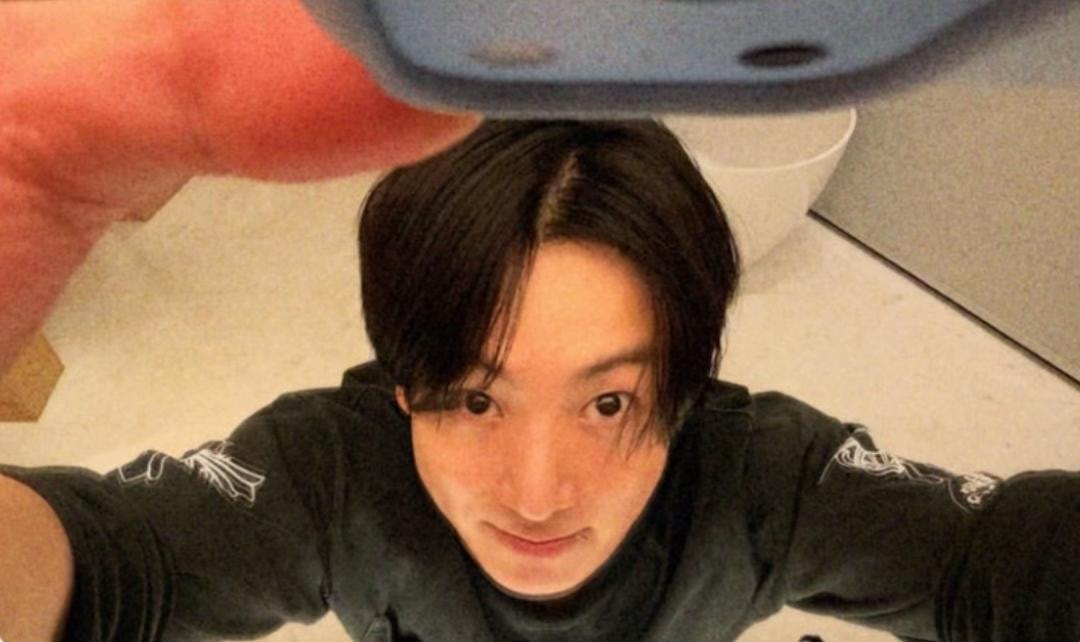 Jungkook selfie edit (photo 3 of 4)