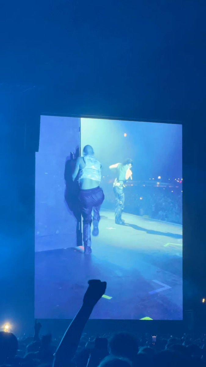 Lorde performs Favourite Daughter at All Points East