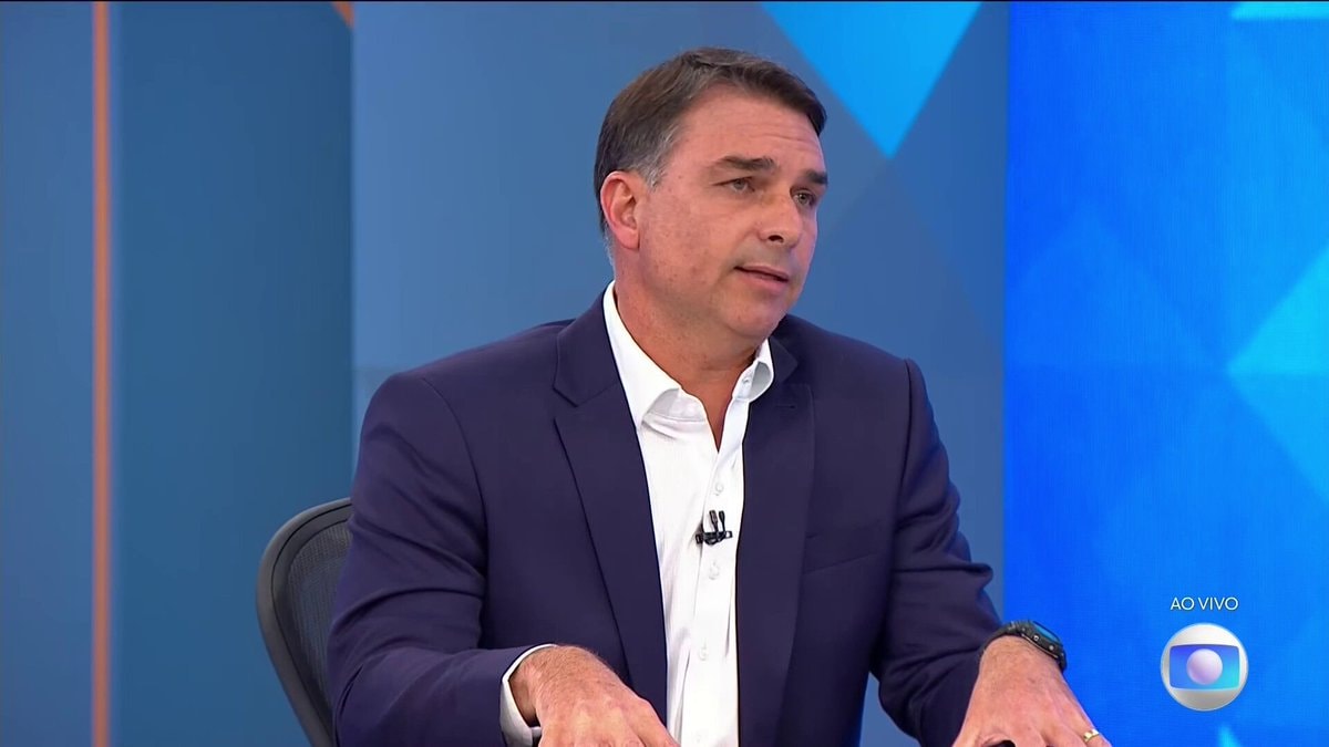 Flávio Bolsonaro father film request