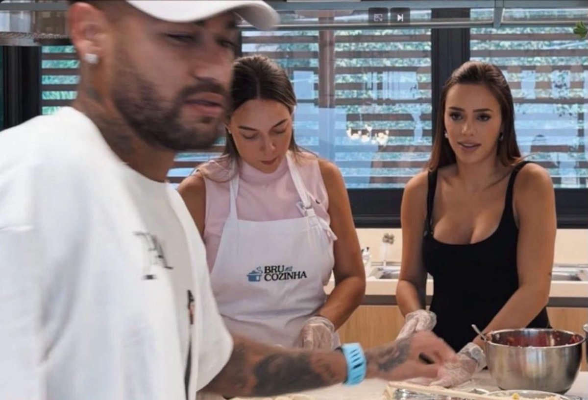 Neymar cooking with two women