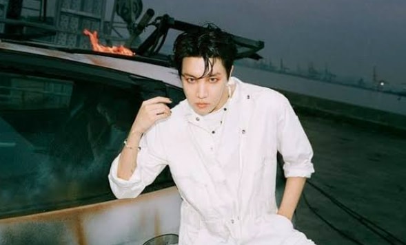 J-Hope More 4 years (photo 4 of 4)