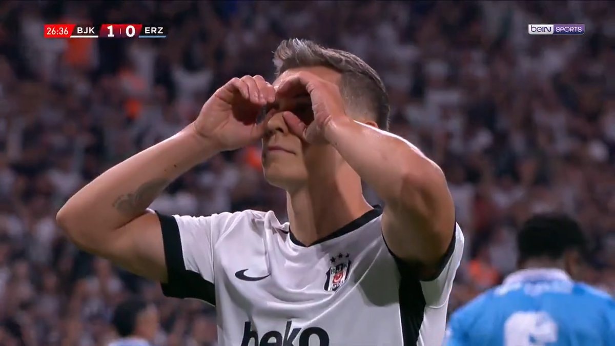 Leandro Trossard Beşiktaş jersey celebration