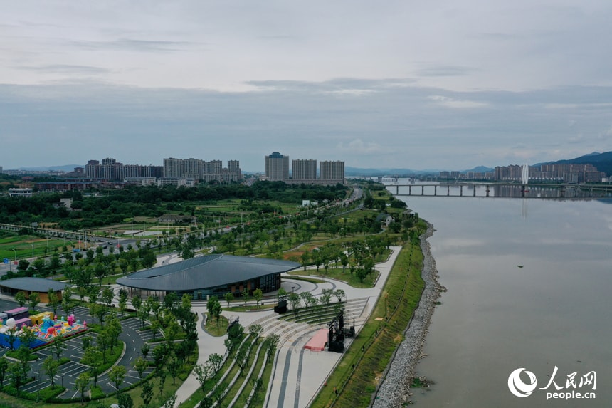 Golden Beach Ten-Mile Gallery Jiangxi (photo 2 of 4)