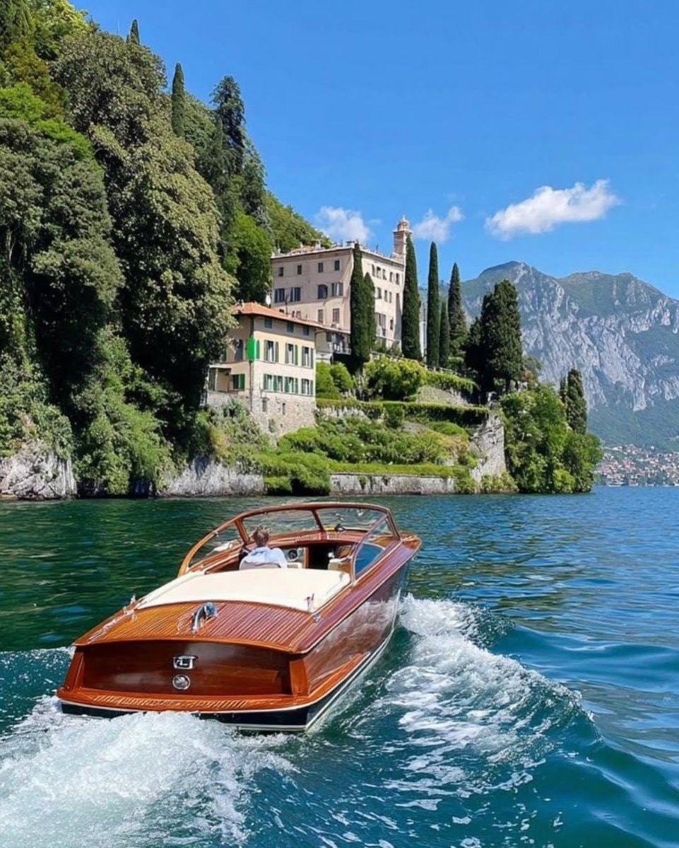 Italy summer lake view (photo 3 of 4)