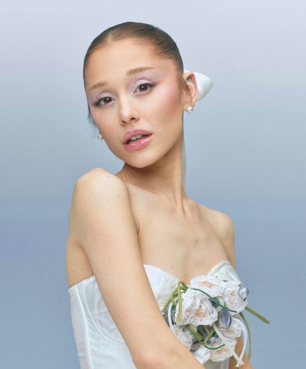 Ariana Grande r.e.m. beauty Ariana Grande r.e.m. beauty