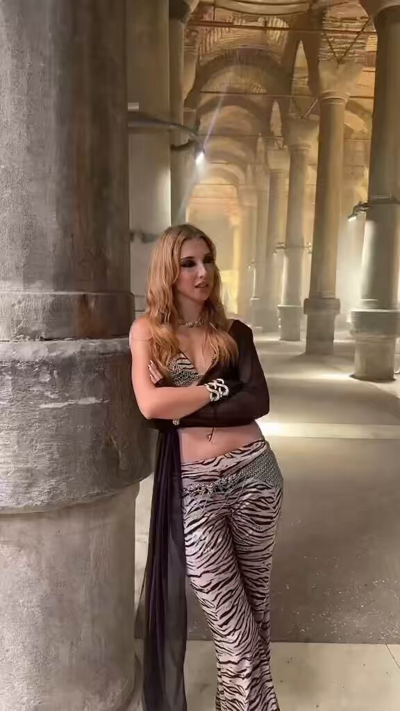 Mina Sueda Selena reenactment Binbirdirek Cistern