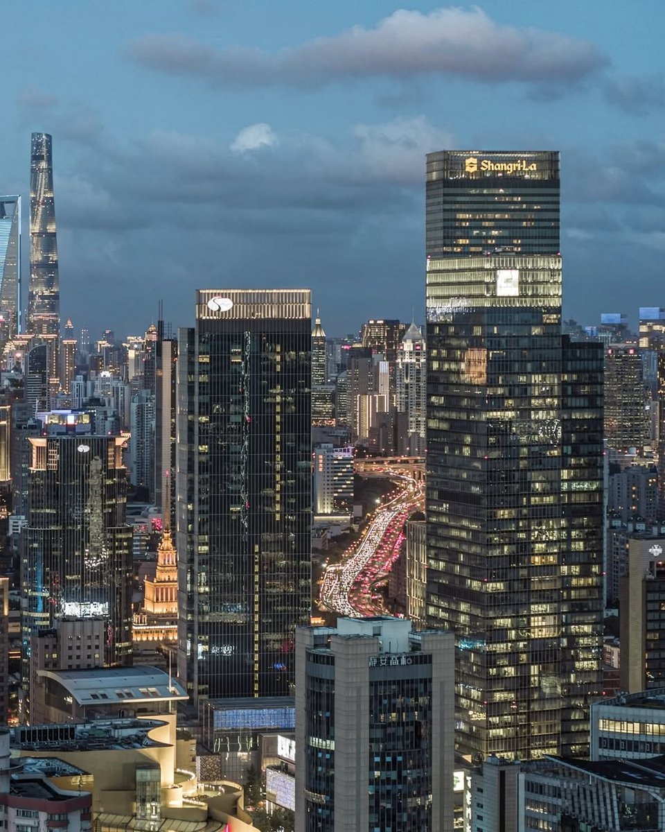 Shanghai skyline at dusk (photo 2 of 3)