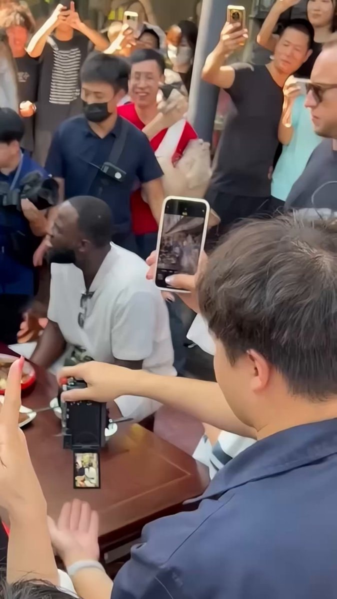 Draymond Green meets lion-head goose Draymond Green meets lion-head goose