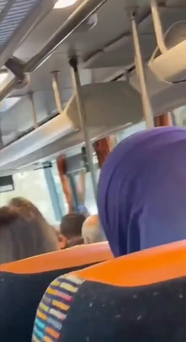 Colombian passenger defends against xenophobia in Spain