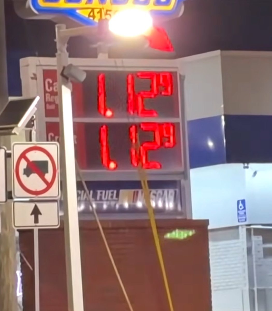 Georgia Amoco gas price war traffic jam (photo 2 of 2)