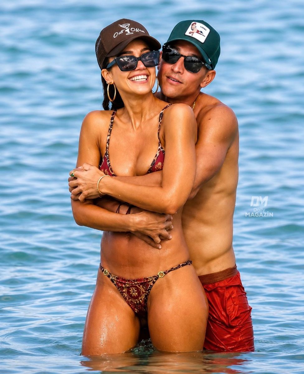Jessica Alba Danny Ramirez vacation (photo 2 of 2)