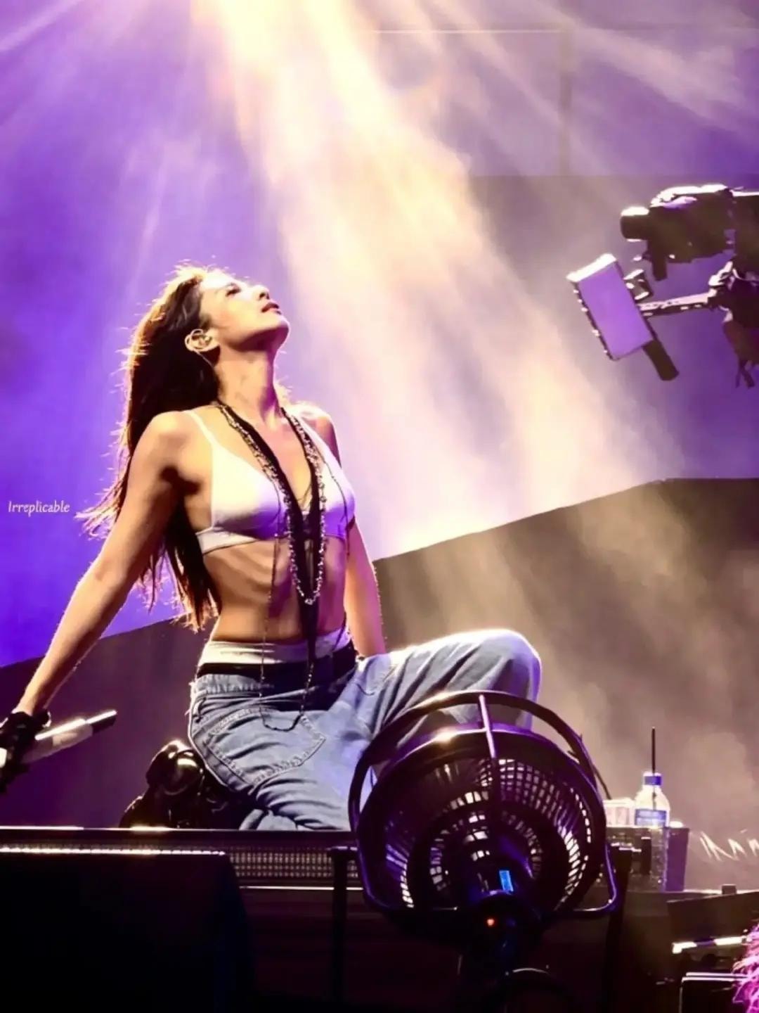 Jennie Summersonic performance (photo 2 of 4)