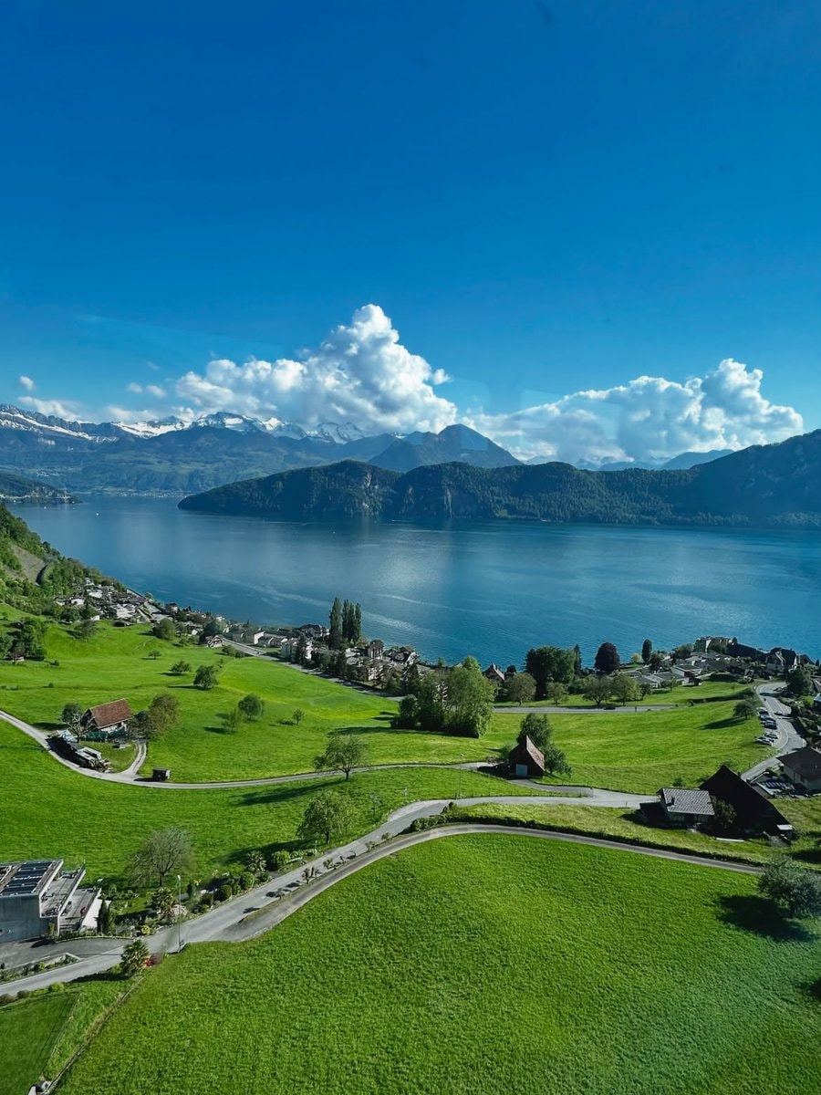 Switzerland castle island lake (photo 3 of 4)