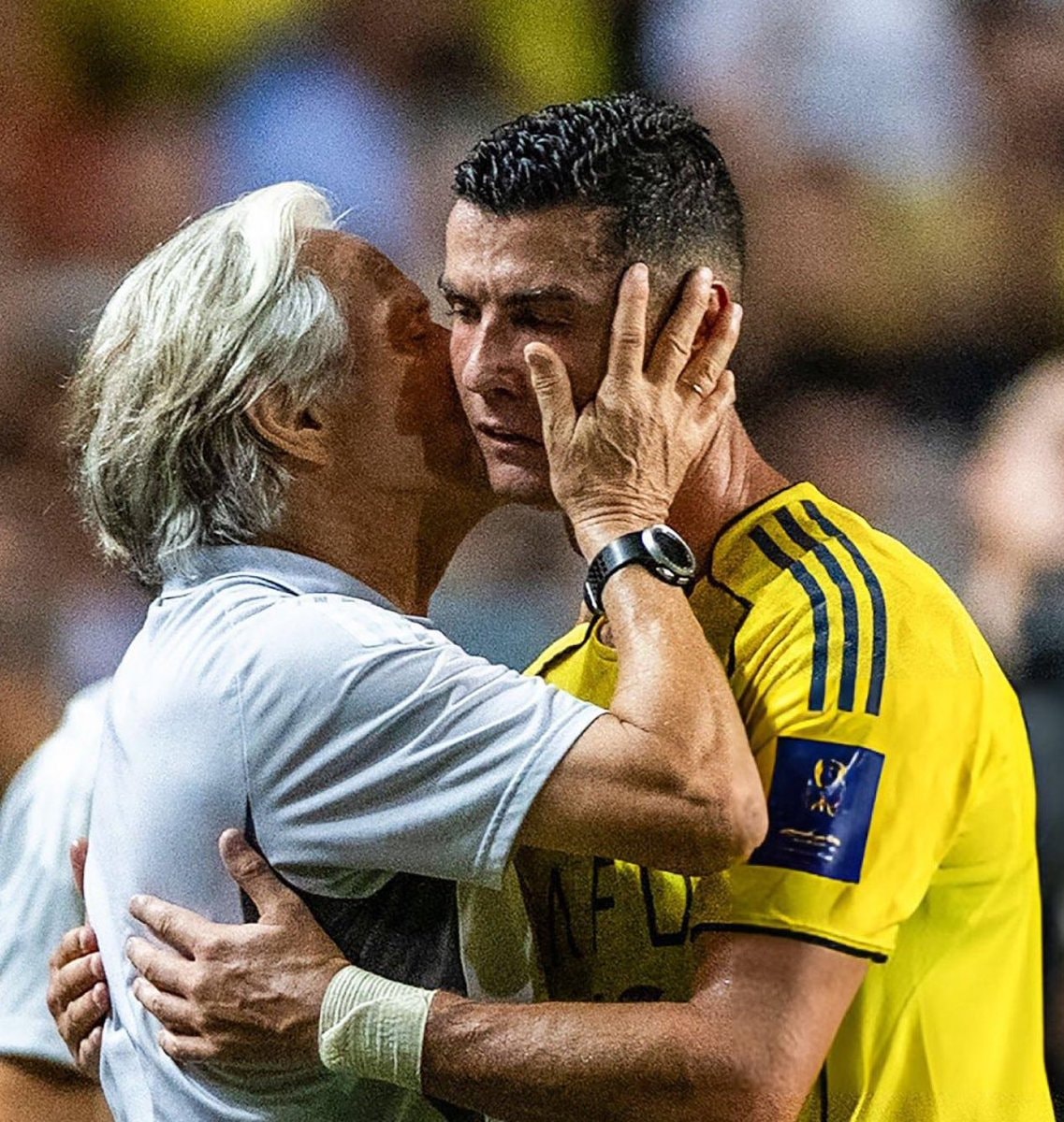 Cristiano Ronaldo and Jorge Jesus embrace (photo 1 of 2)