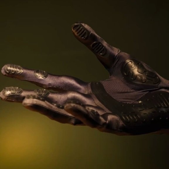 Clone hands evolution