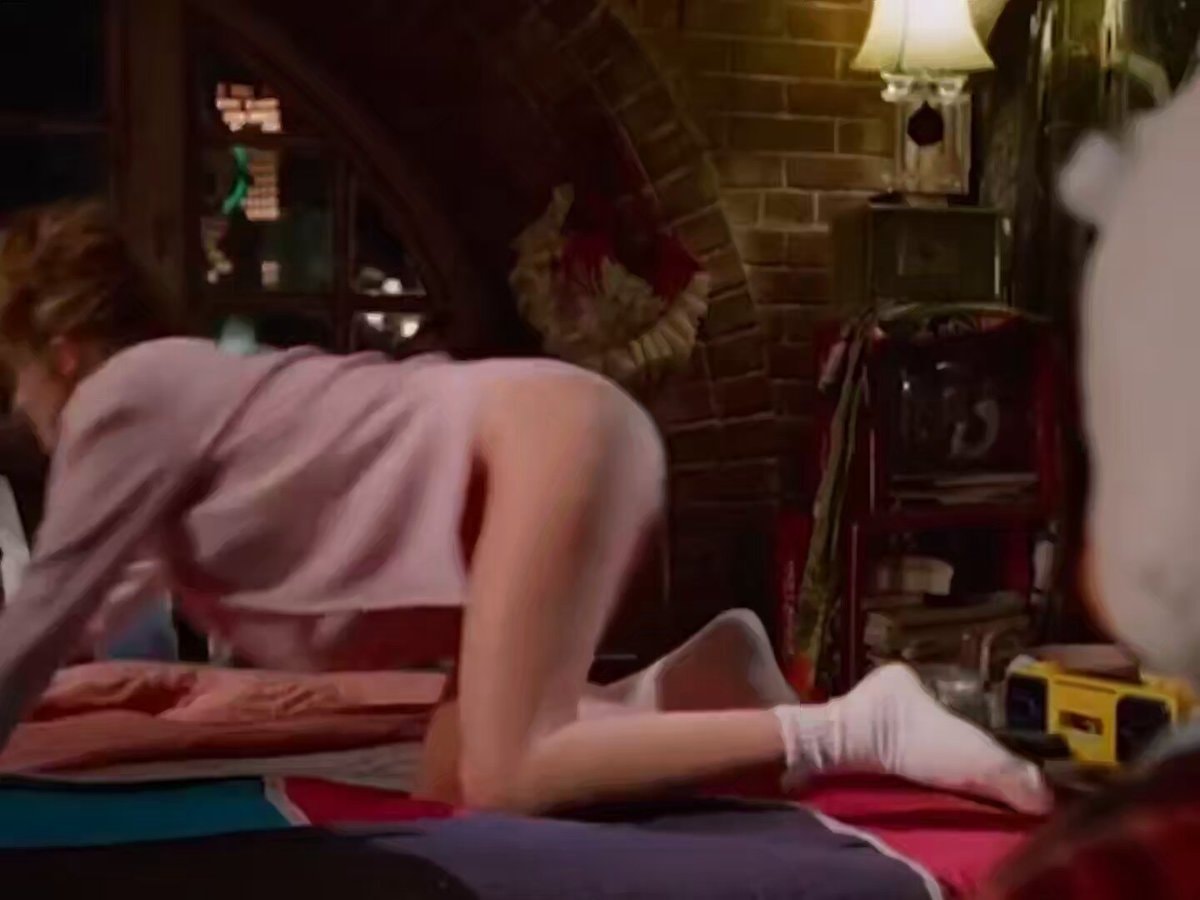 Lea Thompson Howard the Duck love scene