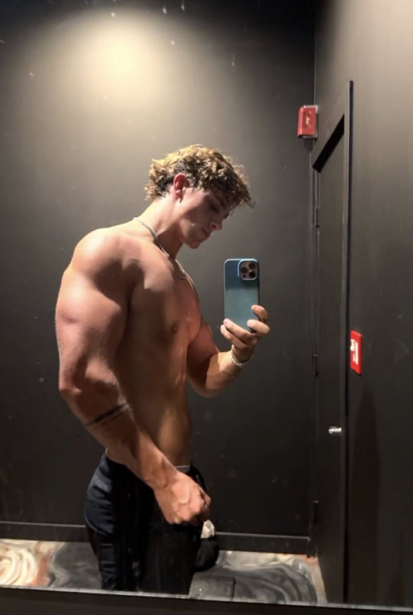 Caleb McDaniel gym selfie