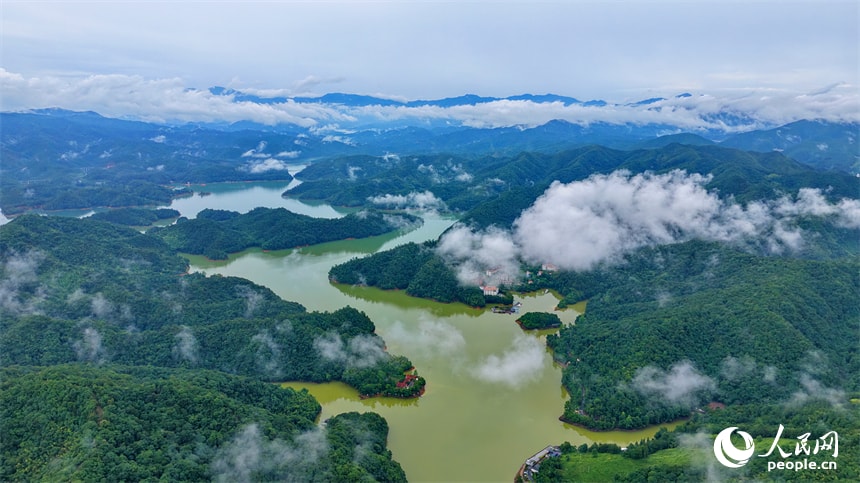 Shangyou River Reservoir Jiangxi (photo 3 of 4)