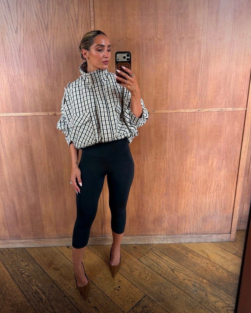 Frankie Bridge mirror selfie