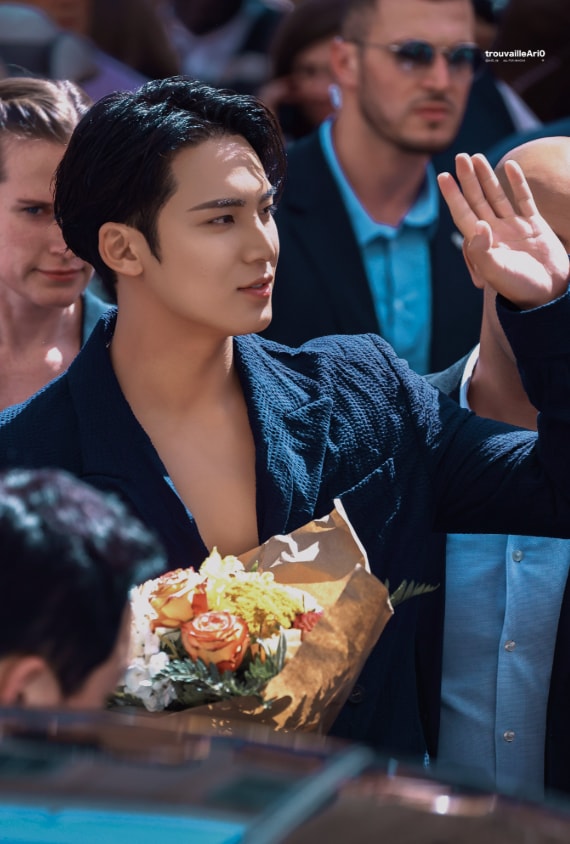 Mingyu Dior Haute Couture (photo 2 of 2)