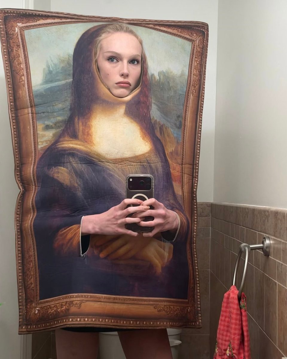 Alex Consani Mona Lisa Halloween (photo 2 of 2)