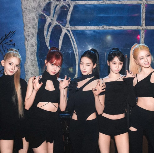 Chaewon LE SSERAFIM neck pain events (photo 2 of 2)