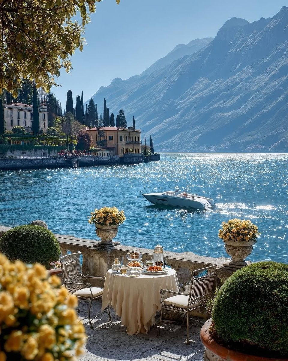 Italy summer lake view (photo 2 of 4)