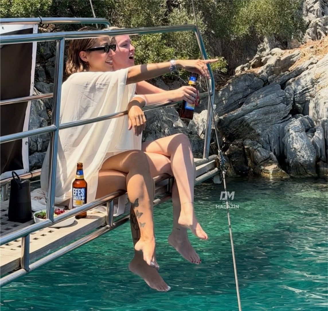 Zeynep Bastık summer vacation photo
