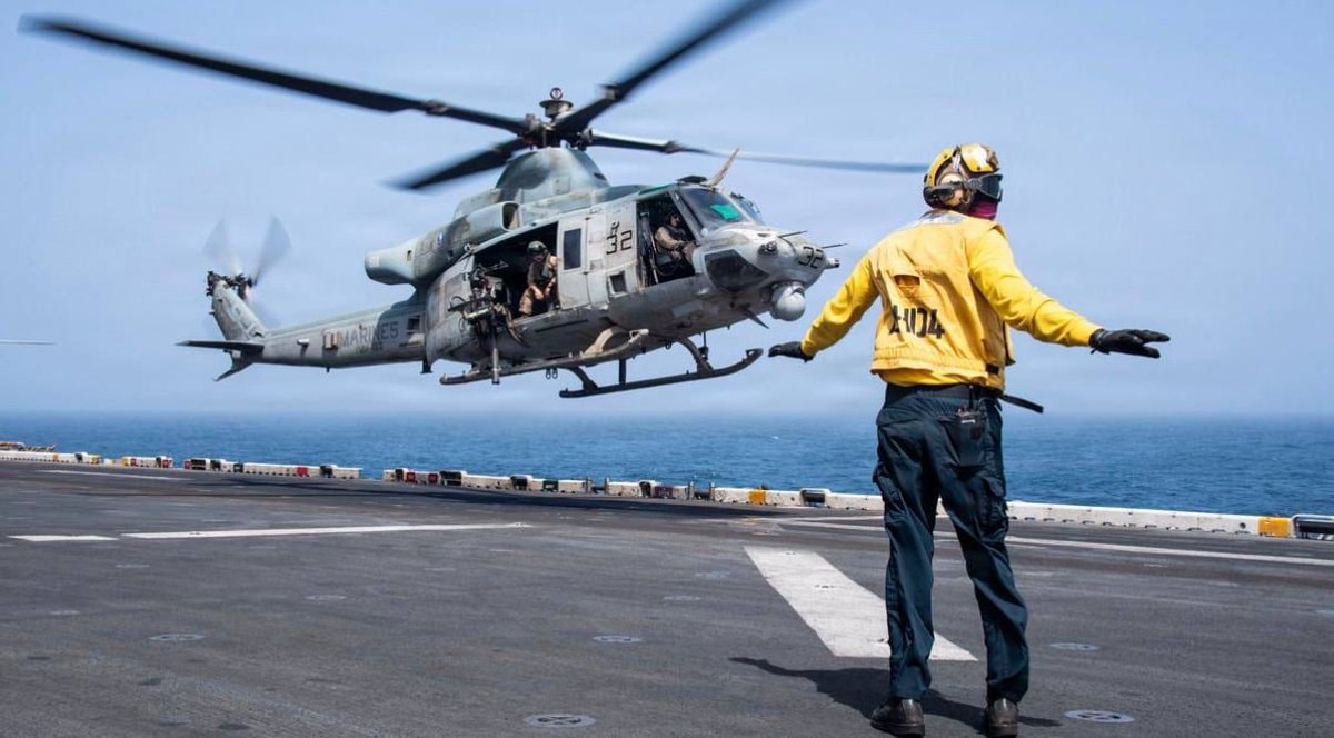 US MARINES helicopter landing