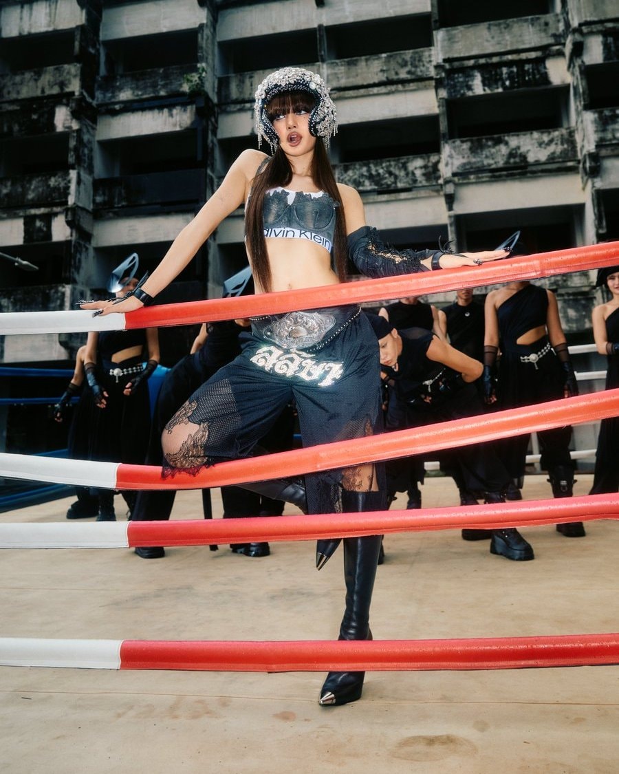 LISA SaWaDiKa Vevo Top Pop