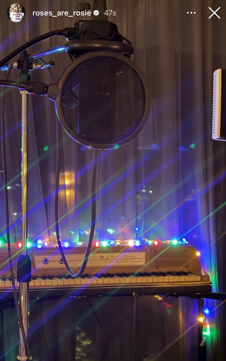 ROSÉ teases new music in studio photo (photo 2 of 2)