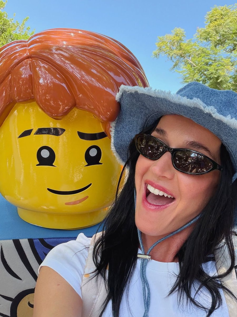 Katy Perry shares Daisy Dove LEGOLAND birthday moments (photo 3 of 4)
