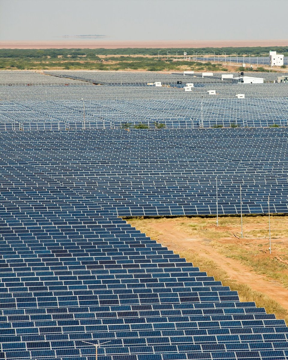 India solar capacity surge (photo 1 of 2)