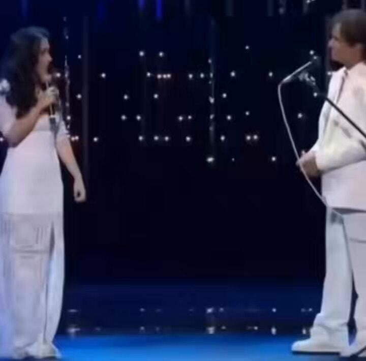 Tatá Werneck imitates Anitta
