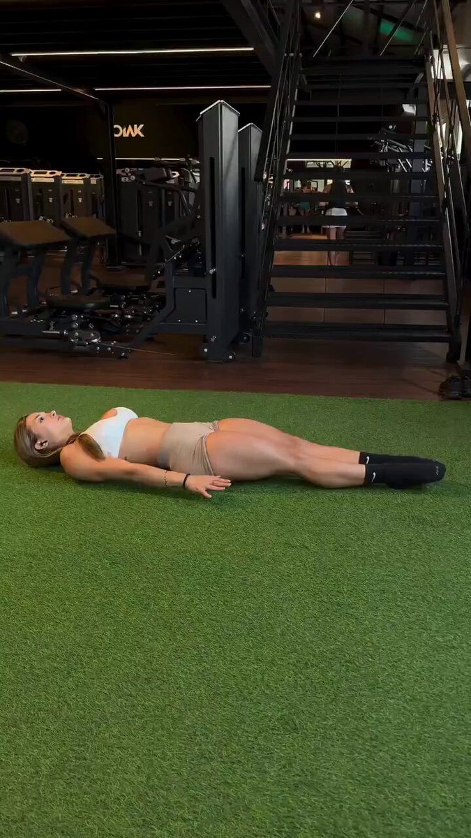 DIAK gym workout moment
