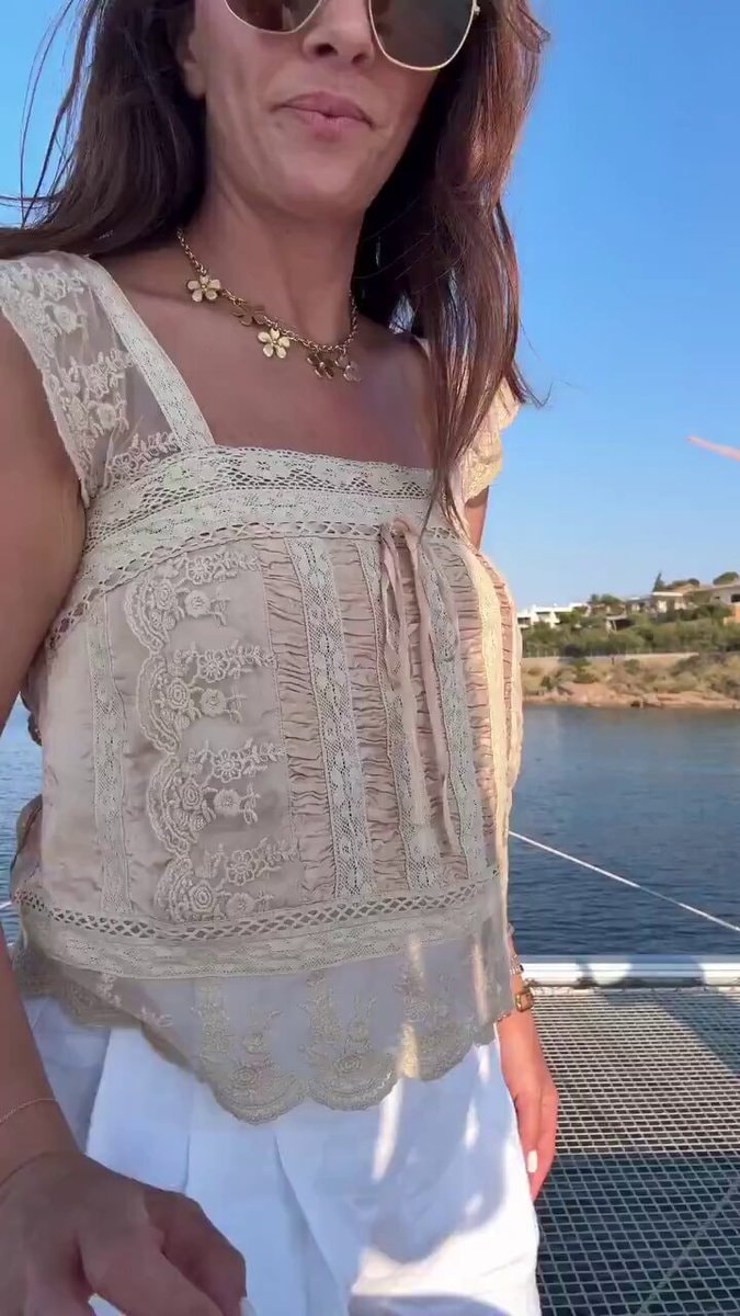 Phone drops in ocean while recording