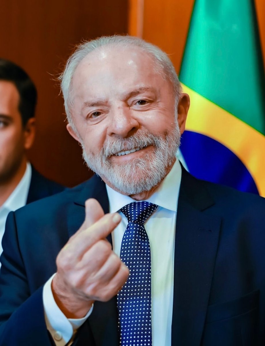 Lula makes heart gesture after historic request Lula makes heart gesture after historic request