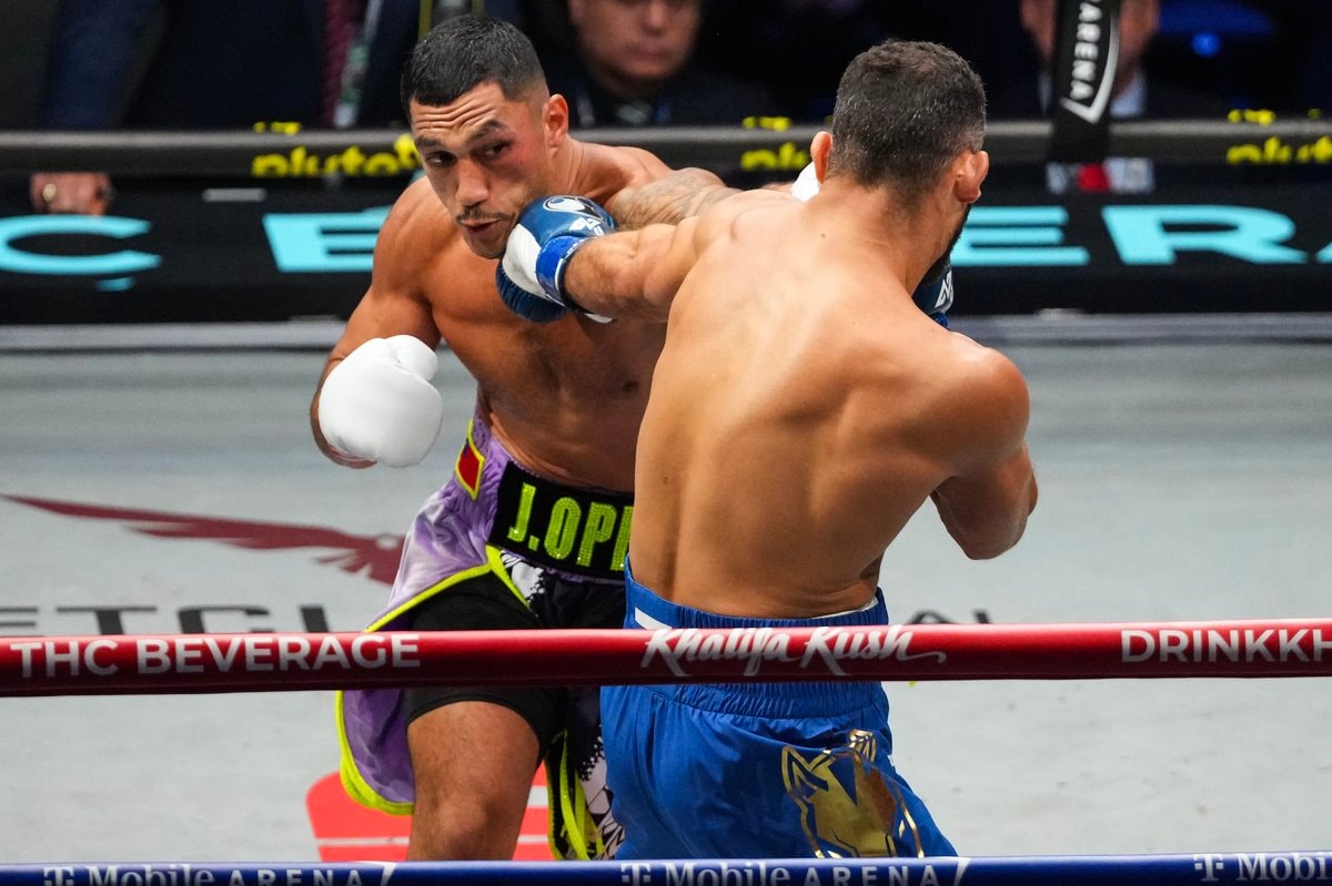 Jai Opetaia ninth round stoppage (photo 2 of 4)