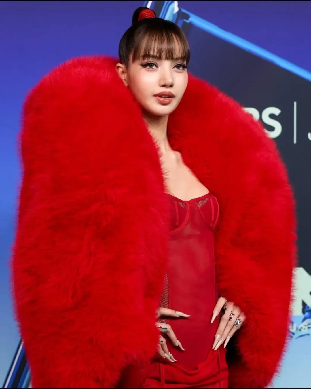 Lisa VMAs Best Dressed Rankings (photo 4 of 4)