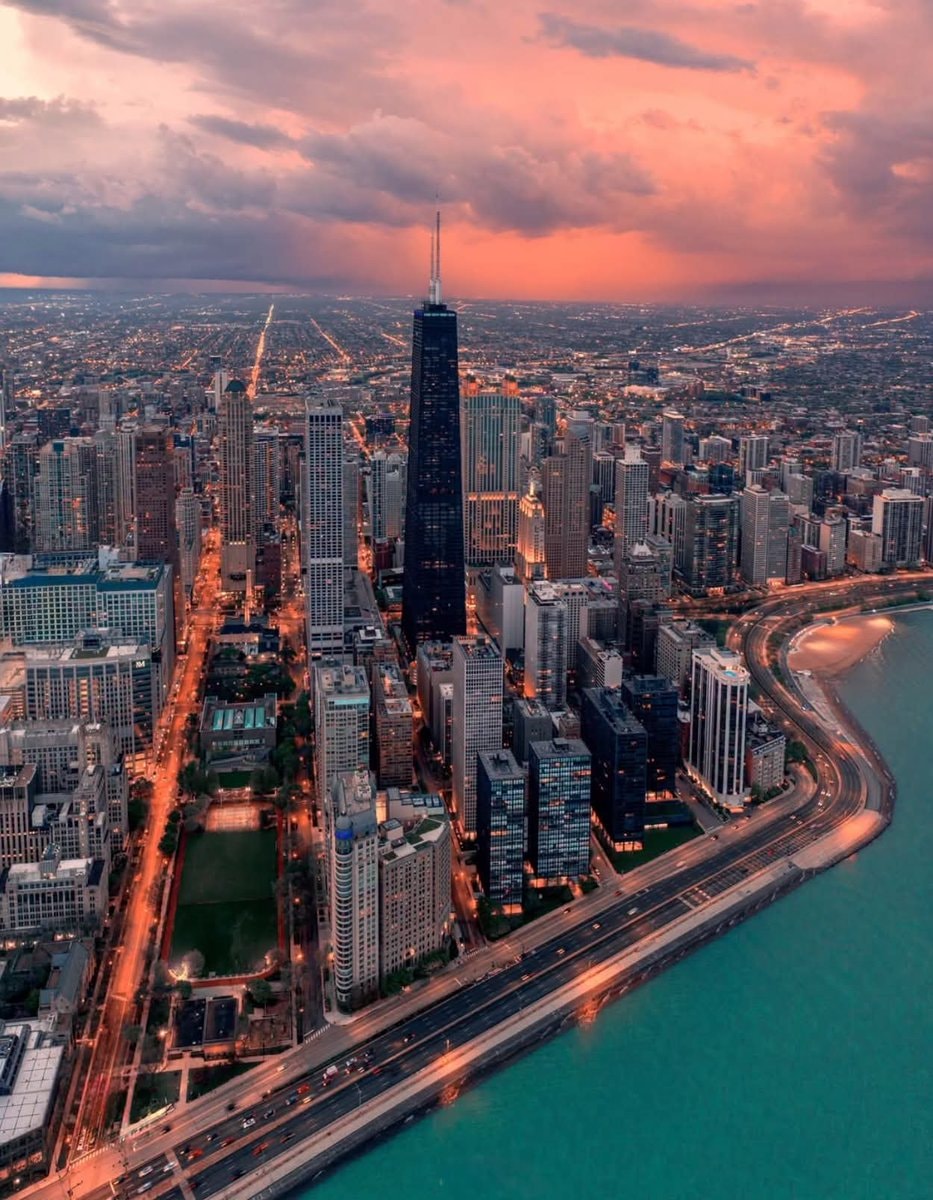 Chicago skyline at dusk Chicago skyline at dusk