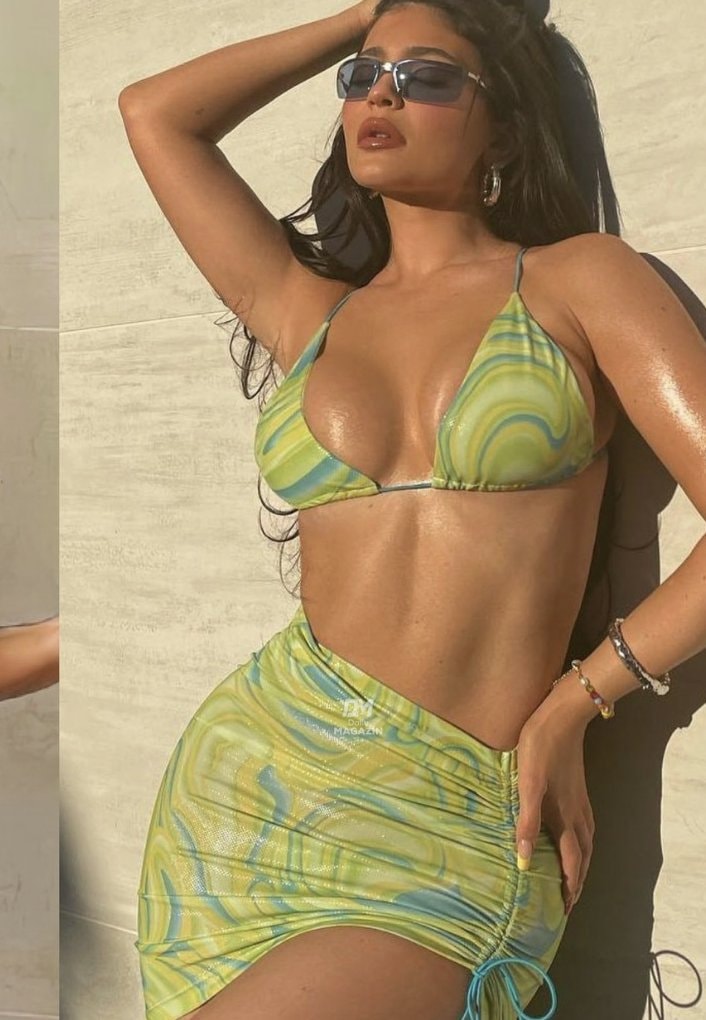 Kim Kardashian vs Kylie Jenner debate (photo 2 of 2)