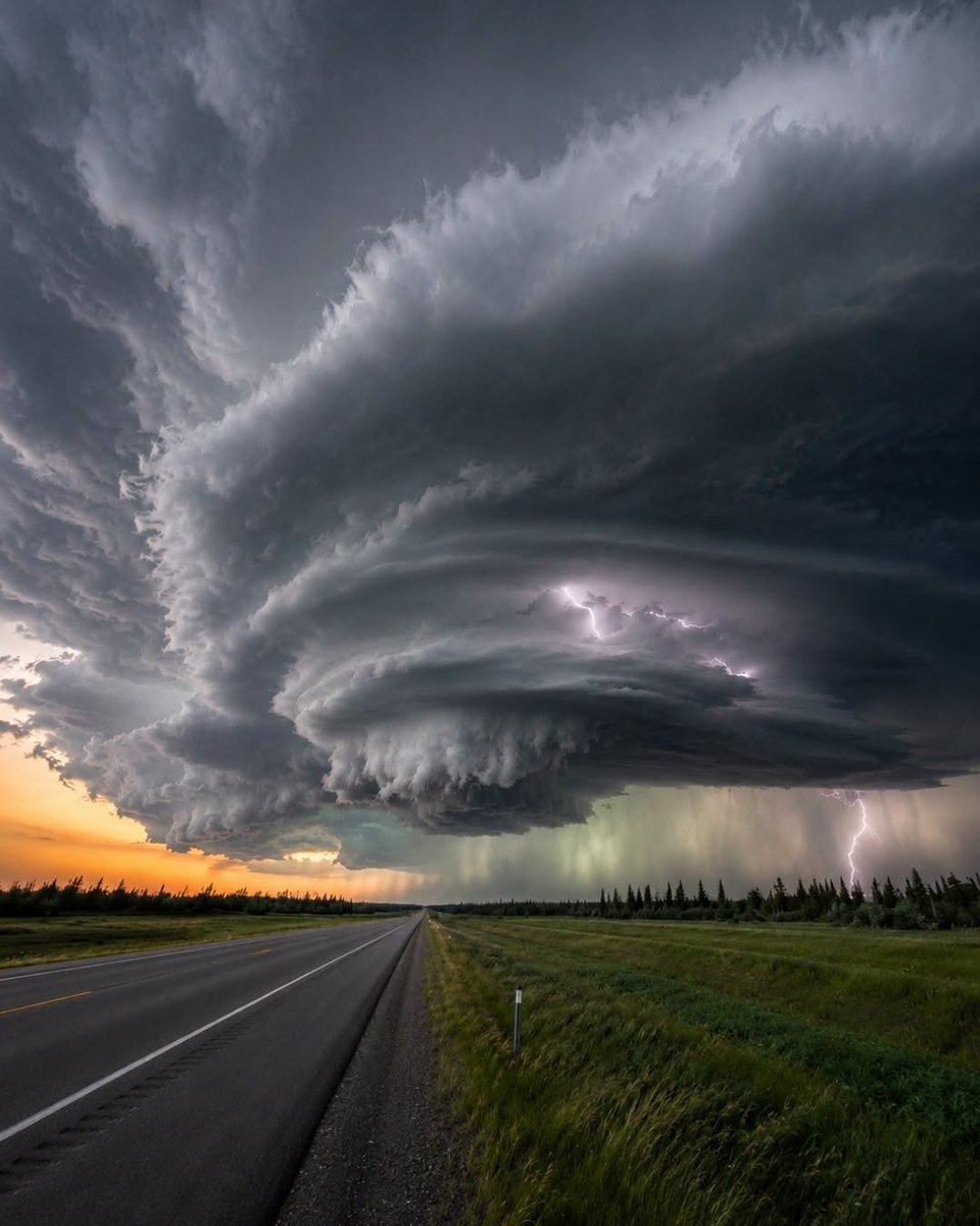 supercell thunderstorm rotating clouds
