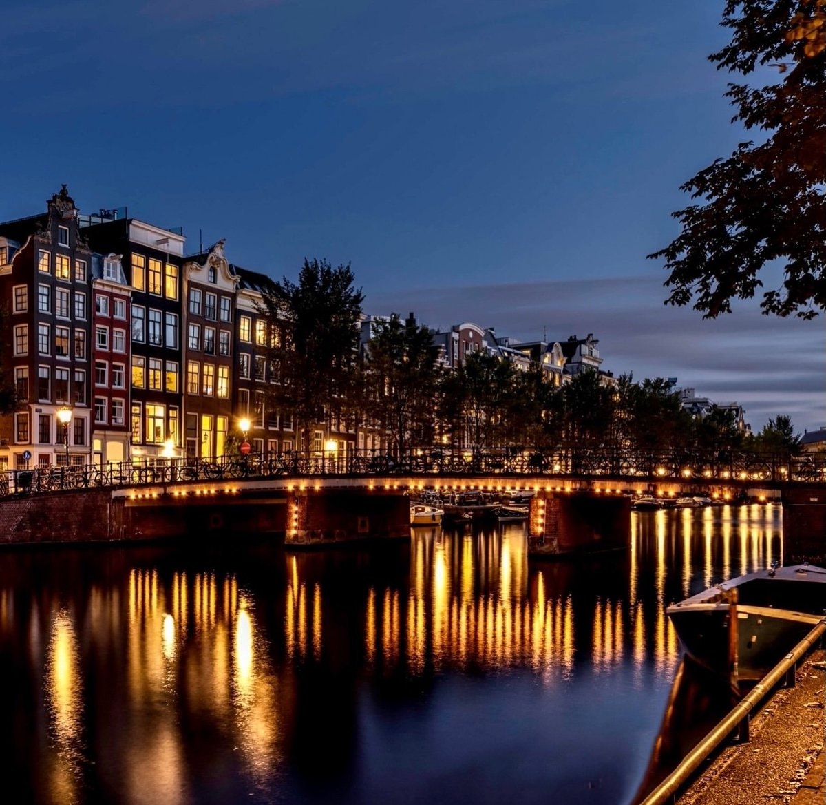 Amsterdam canal at dusk DE OUDE KRAAY (photo 2 of 2)