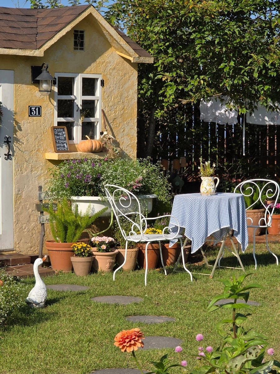 rustic garden shed (photo 2 of 4)