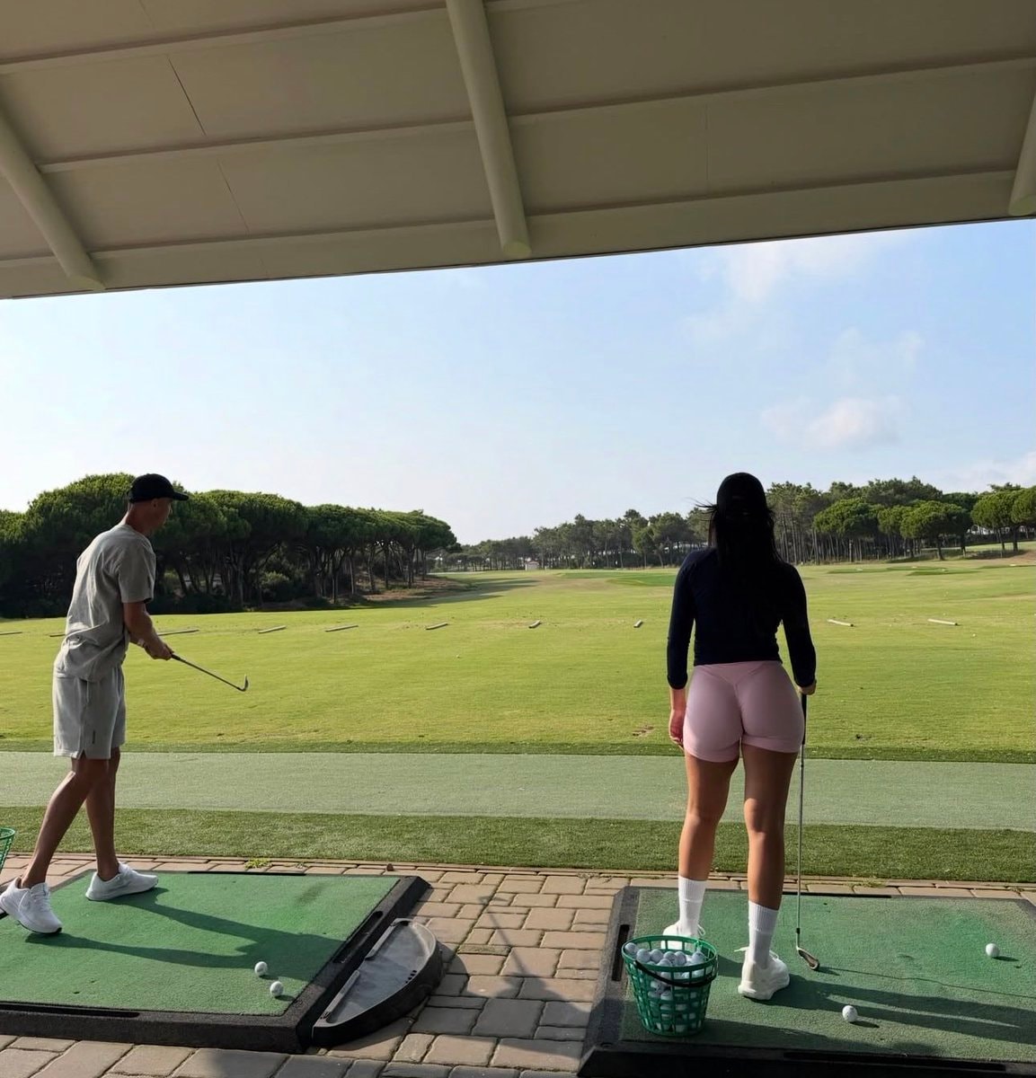 Georgina Cristiano Ronaldo golf (photo 4 of 4)