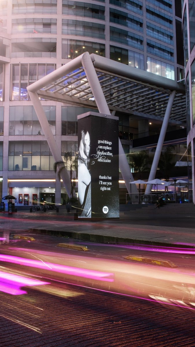 Ariana Grande petal Spotify billboards (photo 3 of 4)