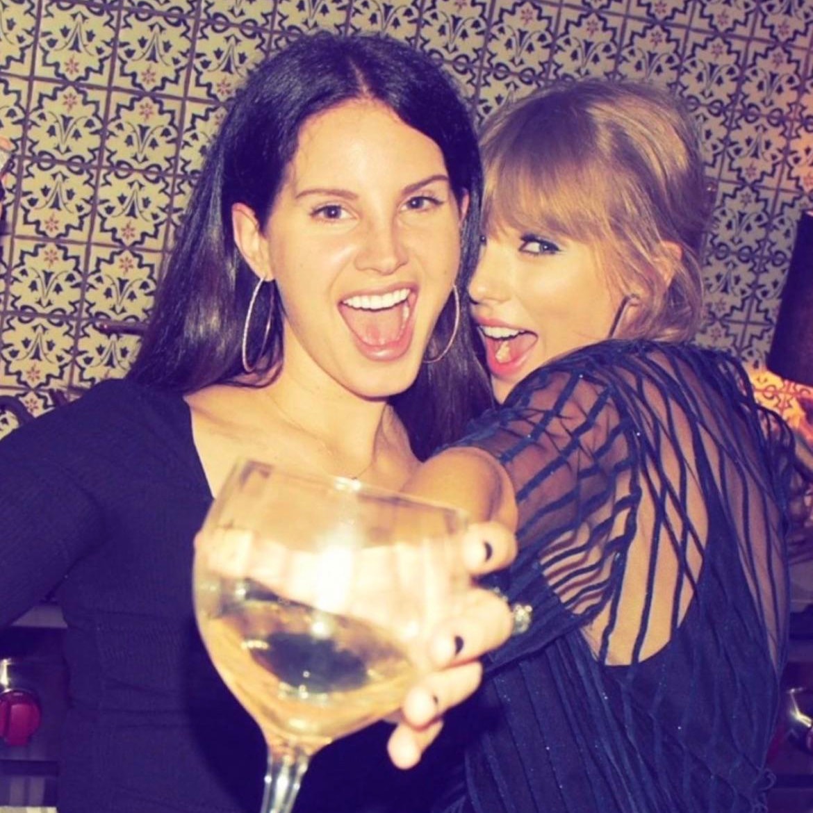 Lana Del Rey Lies Hot 100 (photo 2 of 2)