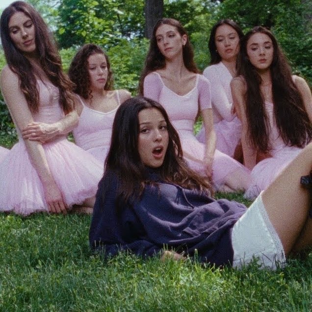 Olivia Rodrigo stupid song Spotify #1 (photo 2 of 2)